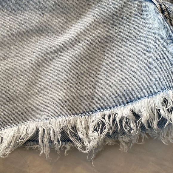 Woman’s denim shorts - Picture 3 of 7